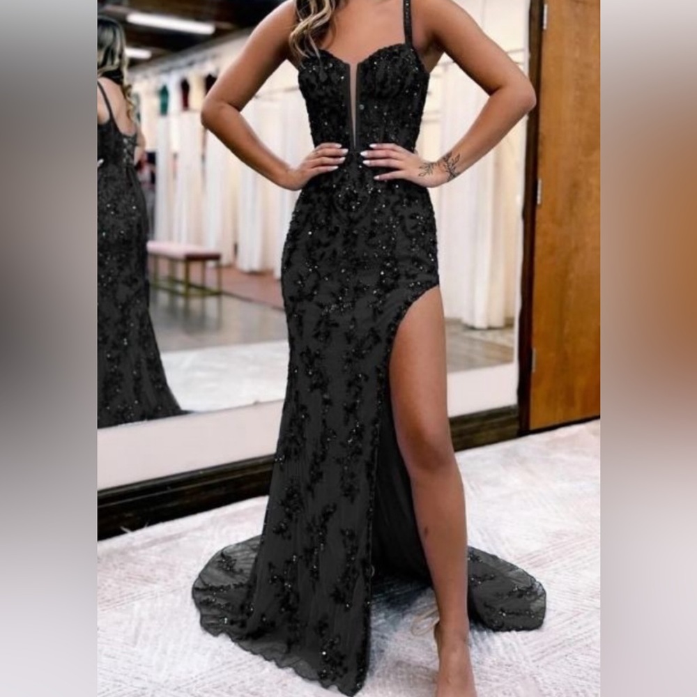 SELLING PROM DRESS